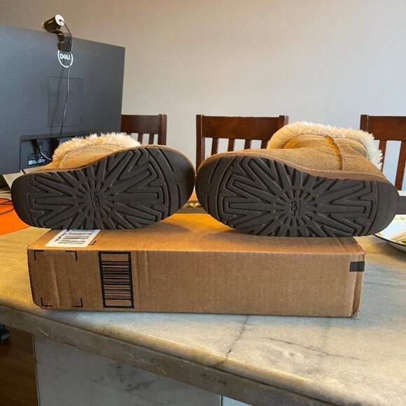 UGG LITTLE KIDS Boots With Side Bow - Picture 5 of 5